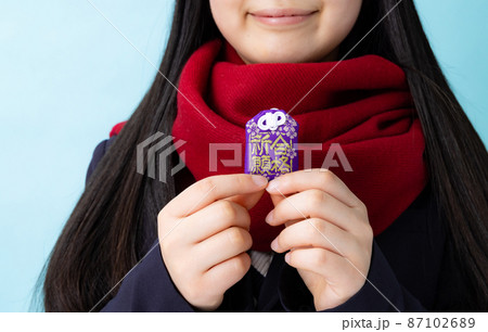 中学生の女子学生 87102689