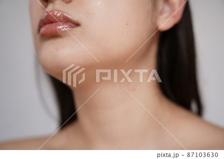 女性の口元 女性の口元 87103630