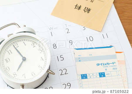 タイムカードとカレンダー 87105022