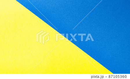 【背景素材】青と黄色の画用紙 87105360