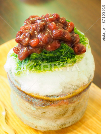 京都・宇治の抹茶を使った宇治金時のかき氷 京都・宇治の抹茶を使った宇治金時のかき氷 87105919