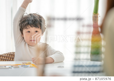 男の子 幼稚園児 一人 87105976