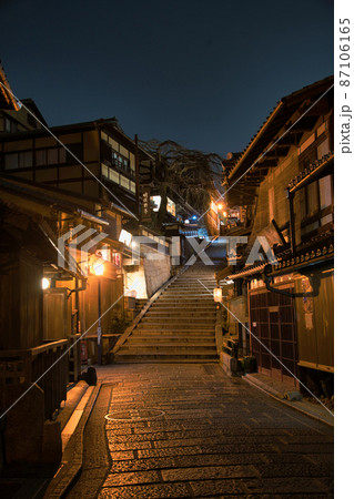 京都 二寧坂(二年坂)の夜景2021年12月 京都 二寧坂(二年坂)の夜景2021年12月 87106165