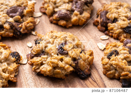 オートミールのチョコレーズンクッキー 87106487