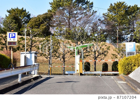 神奈川県藤沢市 石名坂温水プール駐車場ゲートの写真素材