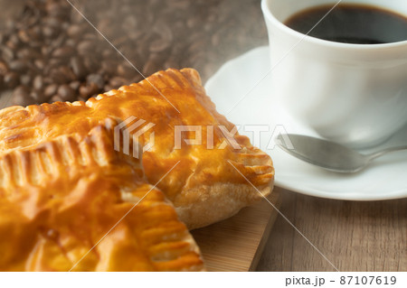アップルパイとコーヒー 87107619