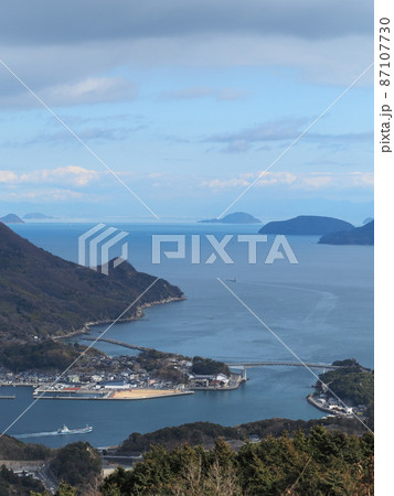 上関町「上盛山展望台」から上関大橋と防予諸島を望む 87107730