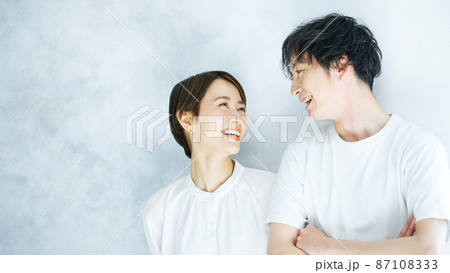 笑顔の夫婦・カップル 87108333