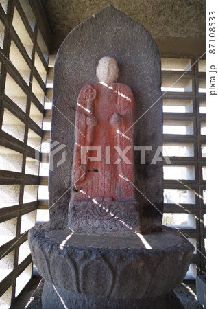 信州　松本の文化財　地蔵清水の地蔵尊　木曽義仲の嫡子、義高の供養に贈られたものか 87108533