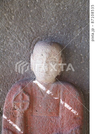 信州　松本の文化財　地蔵清水の地蔵尊　木曽義仲の嫡子、義高の供養に贈られたものか 87108535