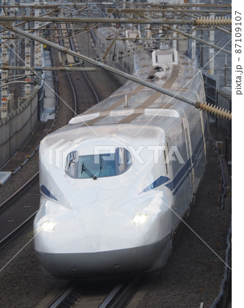 新幹線N700S J13編成 山科付近にて 新幹線N700S J13編成 山科付近にて 87109107