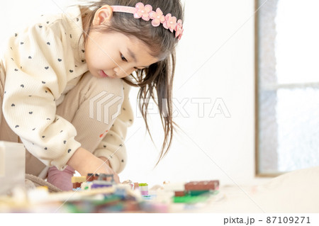 子供 女の子 幼稚園児 87109271