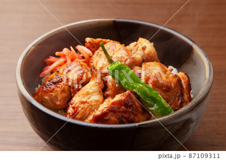 鶏肉丼 87109311