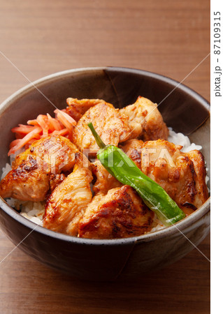 鶏肉丼 鶏肉丼 87109315