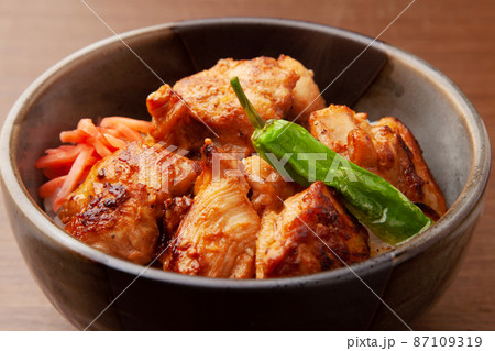 鶏肉丼 鶏肉丼 87109319