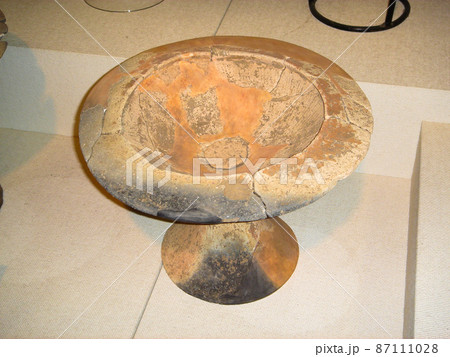 佐賀・吉野ヶ里歴史公園にて発掘の高杯 佐賀・吉野ヶ里歴史公園にて発掘の高杯 87111028