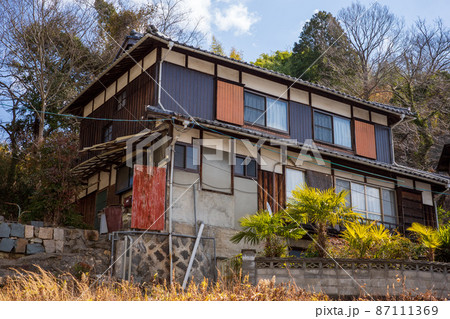 日本の岡山県備前市日生の古くてとても美しい建物 日本の岡山県備前市日生の古くてとても美しい建物 87111369