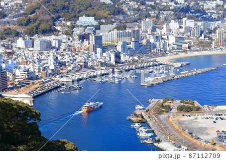 【静岡県】熱海温泉街と高速船イルドバカンス号 【静岡県】熱海温泉街と高速船イルドバカンス号 87112709