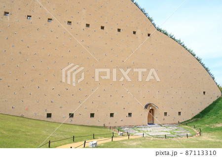 外観がユニークな建物（多治見市モザイクタイルミュージアム　岐阜県 多治見市） 87113310