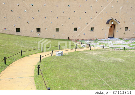 外観がユニークな建物（多治見市モザイクタイルミュージアム　岐阜県 多治見市） 87113311