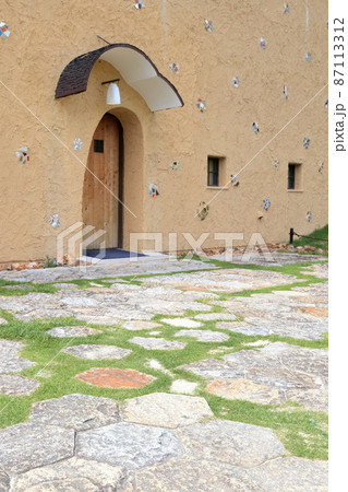 外観がユニークな建物（多治見市モザイクタイルミュージアム　岐阜県 多治見市） 87113312