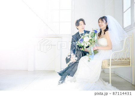 新郎新婦のイメージ コピースペースあり 広角 新郎新婦のイメージ コピースペースあり 広角 87114431