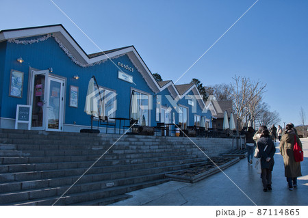 青い洋風のお店 87114865