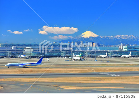 【東京都】東京国際空港ターミナルと富士山 87115908