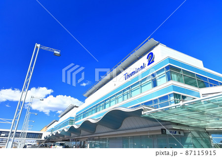 【東京都】晴天下の羽田空港第2旅客ターミナル　 87115915