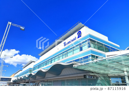 【東京都】晴天下の羽田空港第2旅客ターミナル 【東京都】晴天下の羽田空港第2旅客ターミナル 87115916