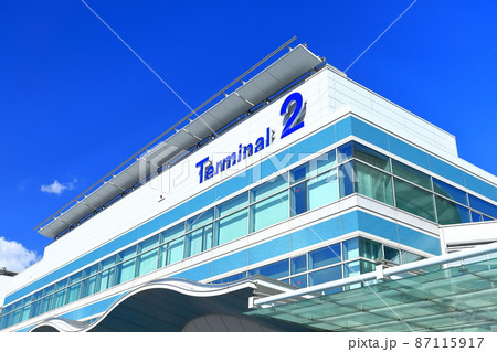 【東京都】晴天下の羽田空港第2旅客ターミナル 【東京都】晴天下の羽田空港第2旅客ターミナル 87115917