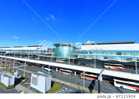 【東京都】晴天下の羽田空港第2旅客ターミナル　 87115924