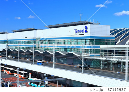 【東京都】晴天下の羽田空港第2旅客ターミナル　 87115927