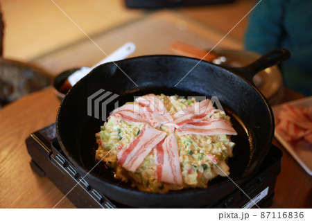 自宅で作るお好み焼き 87116836
