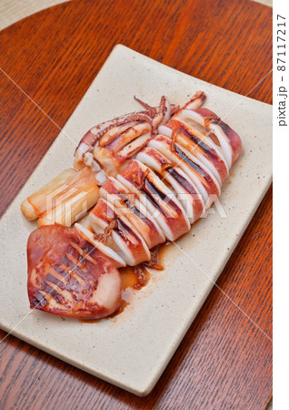 イカの照り焼き、てりやき、照焼き、テリヤキ、煮物、いか、烏賊、海鮮料理。スルメイカ、するめいか。 87117217