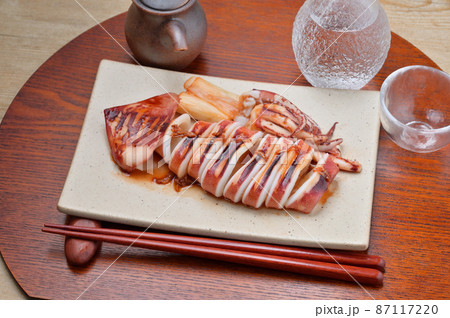 イカの照り焼き、てりやき、照焼き、テリヤキ、煮物、いか、烏賊、海鮮料理。スルメイカ、するめいか。 イカの照り焼き、てりやき、照焼き、テリヤキ、煮物、いか、烏賊、海鮮料理。スルメイカ、するめいか。 87117220