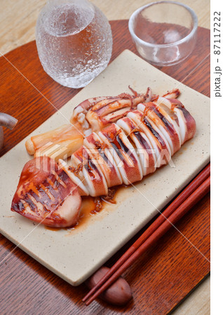 イカの照り焼き、てりやき、照焼き、テリヤキ、煮物、いか、烏賊、海鮮料理。スルメイカ、するめいか。 87117222
