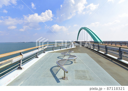 北九州空港と連絡橋の風景 87118321