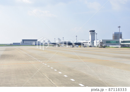 北九州空港と連絡橋の風景 87118333