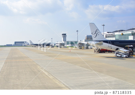 北九州空港と連絡橋の風景 87118335