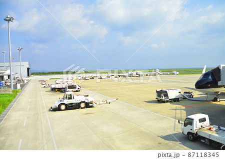 北九州空港と連絡橋の風景 87118345