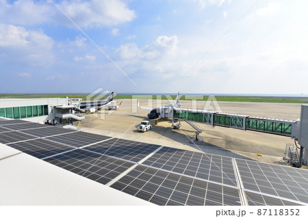 北九州空港と連絡橋の風景 北九州空港と連絡橋の風景 87118352