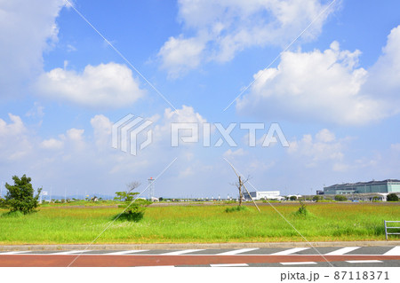 北九州空港と連絡橋の風景 87118371