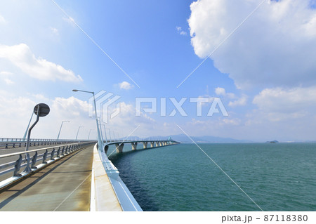 北九州空港と連絡橋の風景 87118380