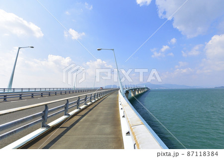 北九州空港と連絡橋の風景 北九州空港と連絡橋の風景 87118384