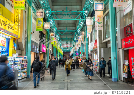 《東京都》吉祥寺駅前・商店街 《東京都》吉祥寺駅前・商店街 87119221