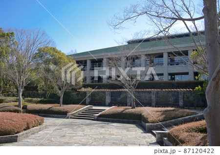 荘厳な建物と公園 87120422