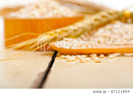 organic barley grains organic barley grains 87121604
