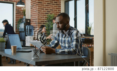 African american man holding speech bubble for recruitment 87122800