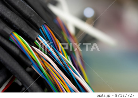 機械に配線される加工された電線 機械に配線される加工された電線 87127727